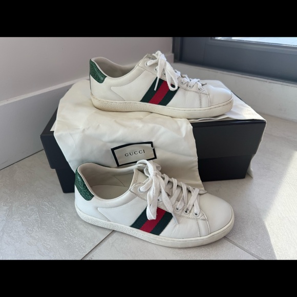 Sneakers - Picture 1 of 5